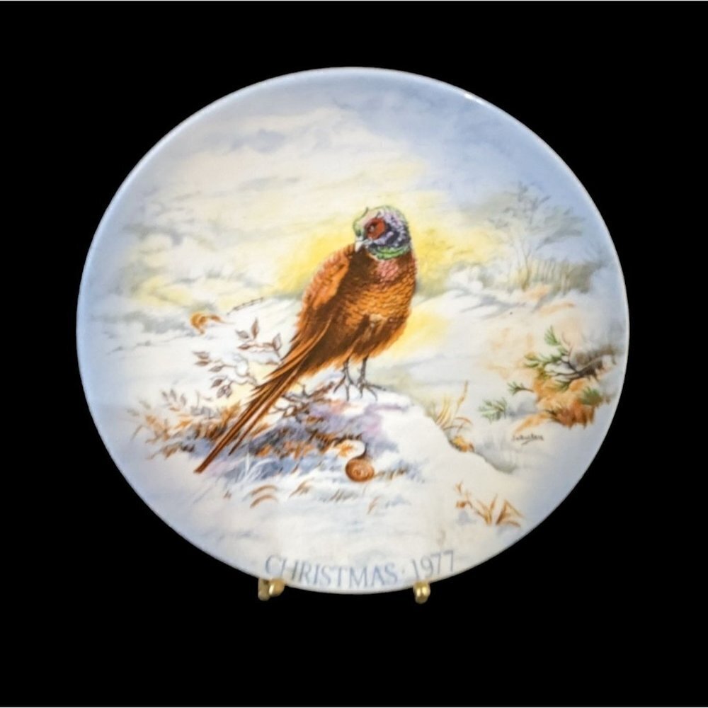 CROWN STAFFORDSHIRE‎ Bird Of The North - No Box Christmas Plate 7.5"
